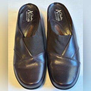 Clarks Artisan Women’s Dark Brown Leather Loafers, size 6M